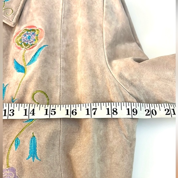 VTG Randolph Duke,The Look, Soft-Tan Suede Jacket, Floral Embroidery, Size 12 - Picture 14 of 15